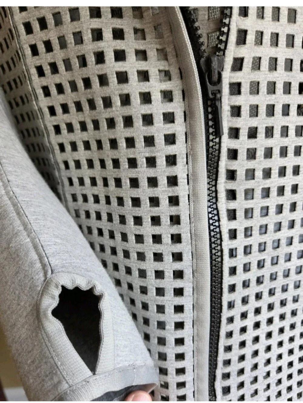 ELIE TAHARI SPORT Gray Laser Cut Hooded Zip-Up Jacket Size L PRE OWN EXCELLENT